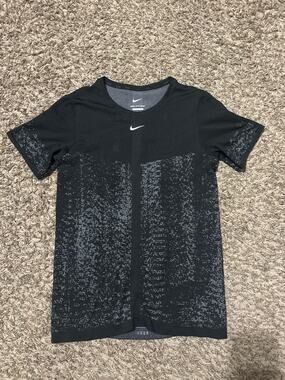 Nike Dri-Fit Top Shirt L Cutout Back